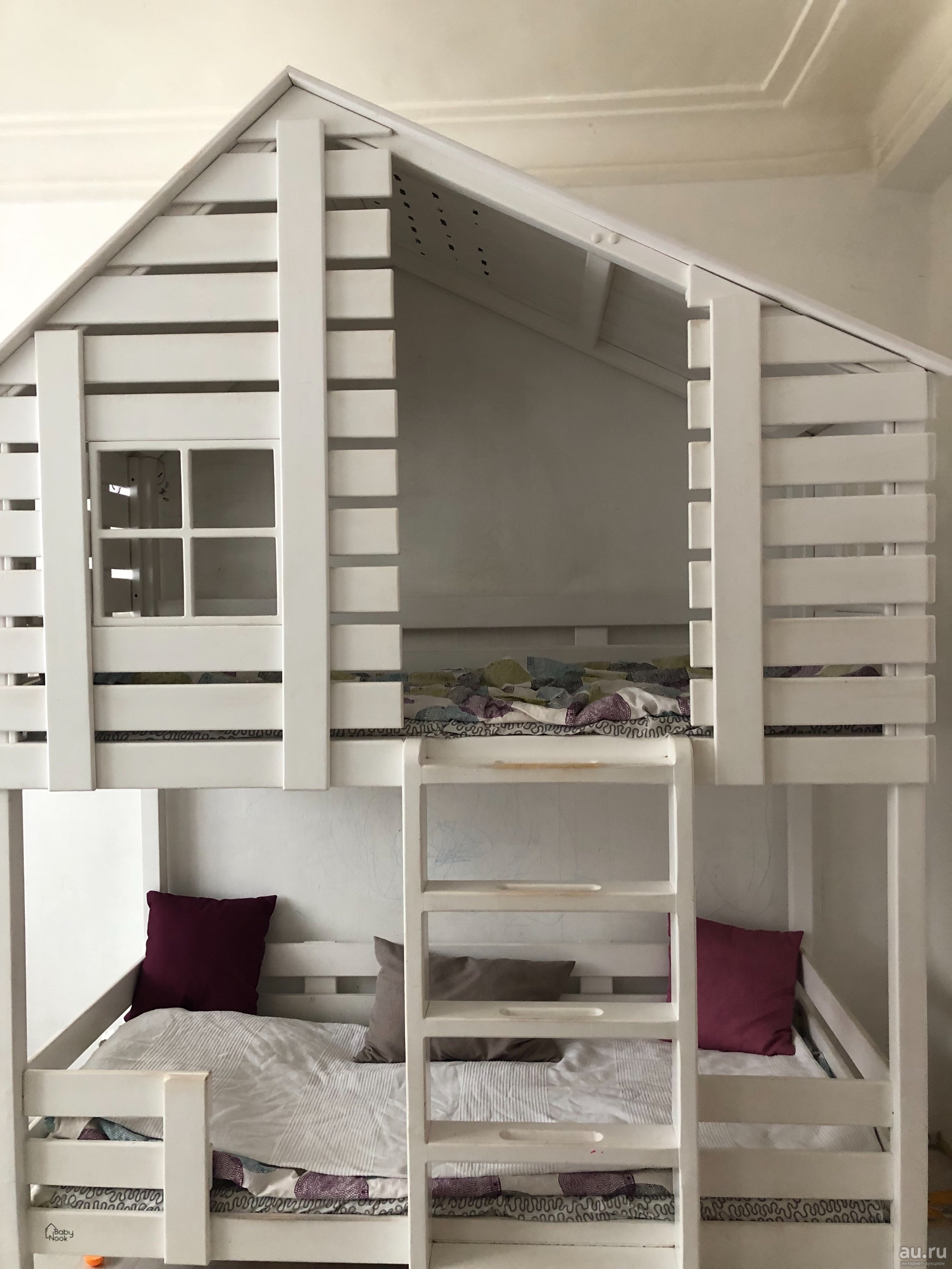 Чем ужасна детская кровать-домик? три взгляда на интерьер детской комнаты.