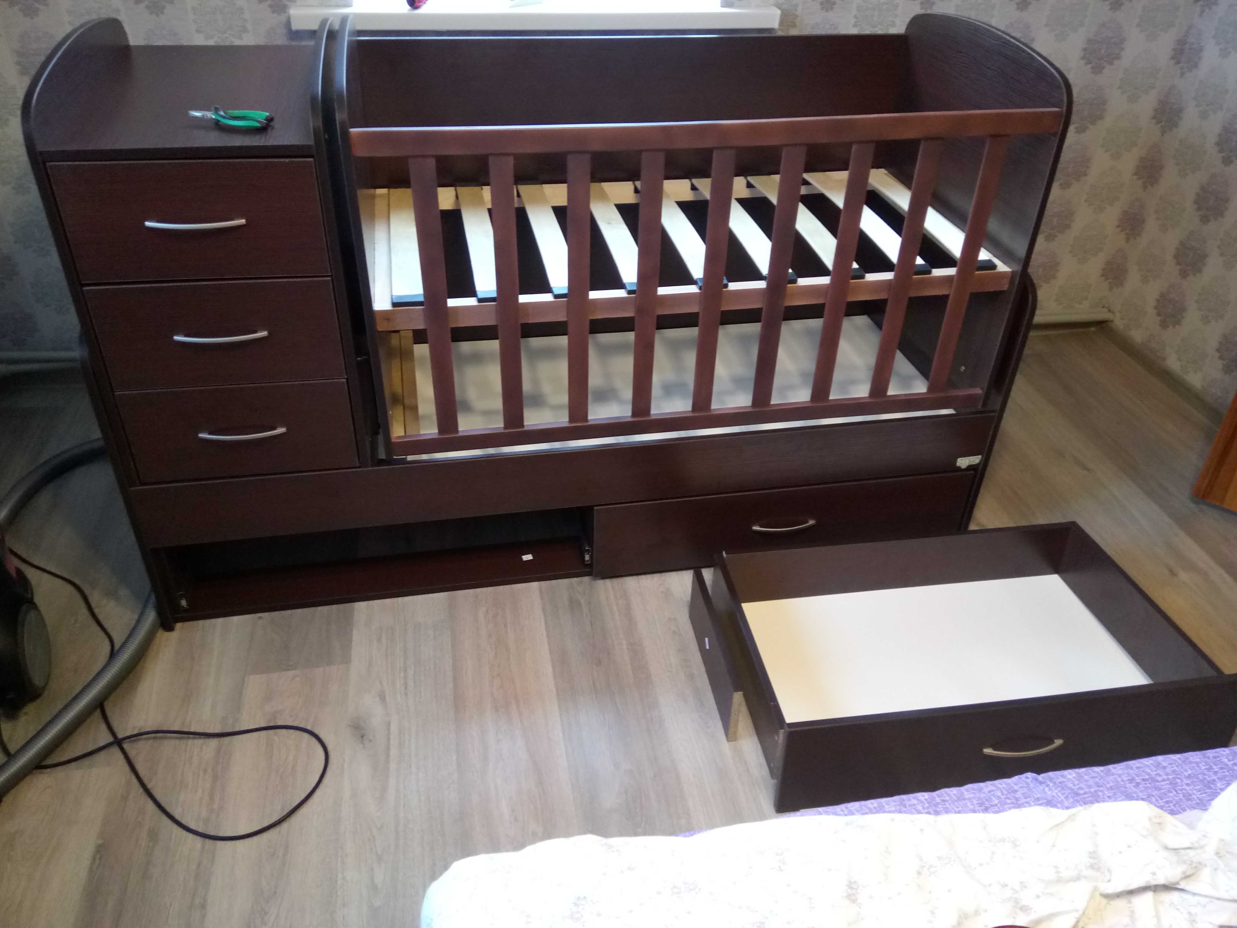 Круглая кроватка-трансформер для новорожденного (83 фото): детская кровать