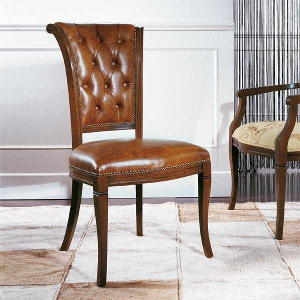 Деревянные стулья с подлокотниками в современной стилистике