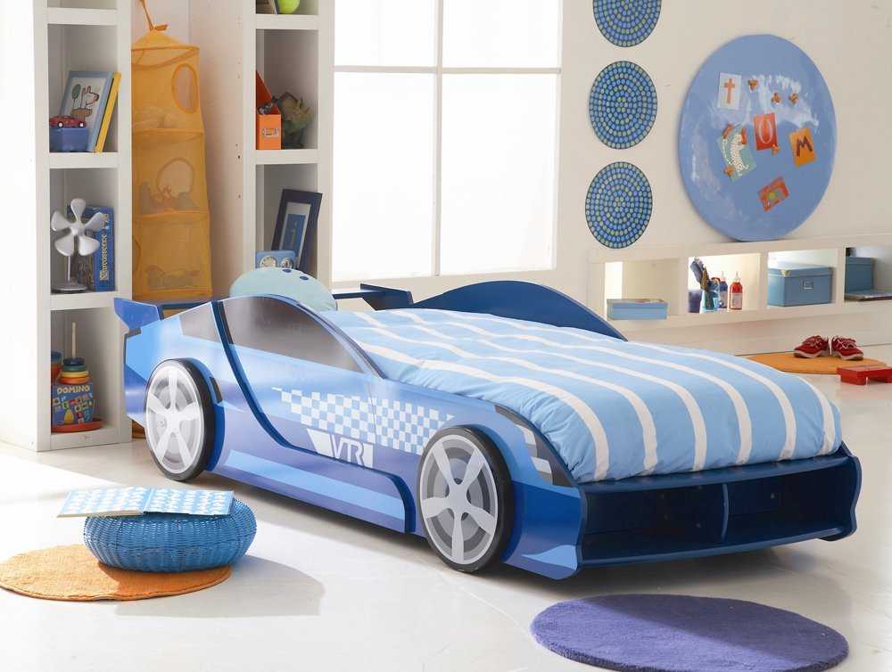 Кровать-машина - лучшее место для игр и сна вашего сына