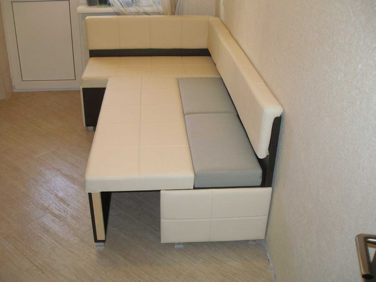 Маленький диван на кухню со спальным местом