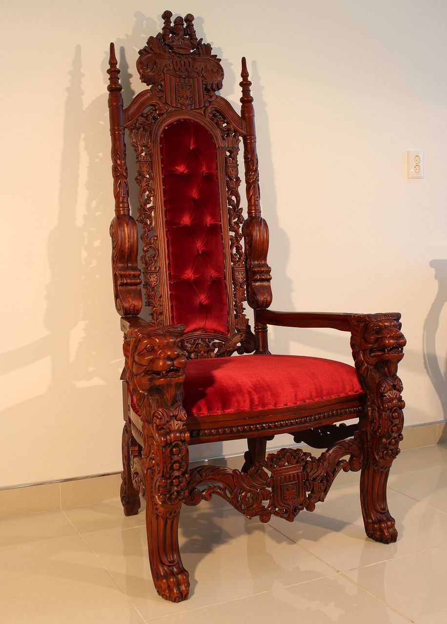 Кресла из дерева — надежная и оригинальная деталь интерьера
