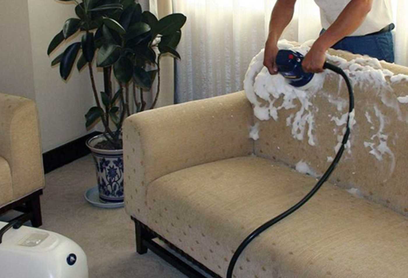 Сухая чистка дивана: что это такое и как сделать?