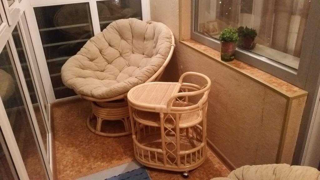 Кресла на балкон (44 фото): плетеное кресло для лоджии своими руками, мебель для отдыха, столик, стол