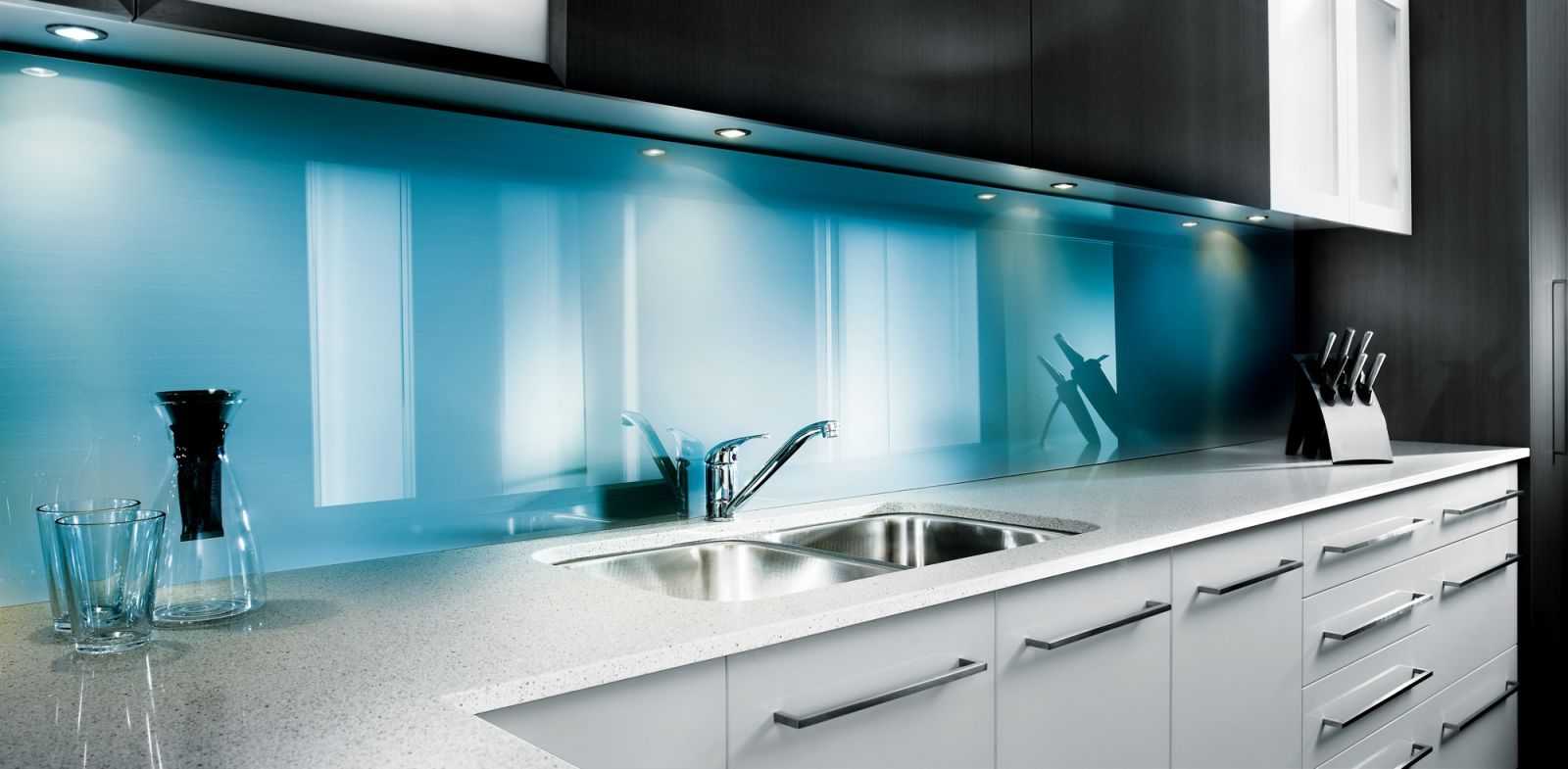 Стеклянные панели для кухни: фото идей, стекло для защиты стены