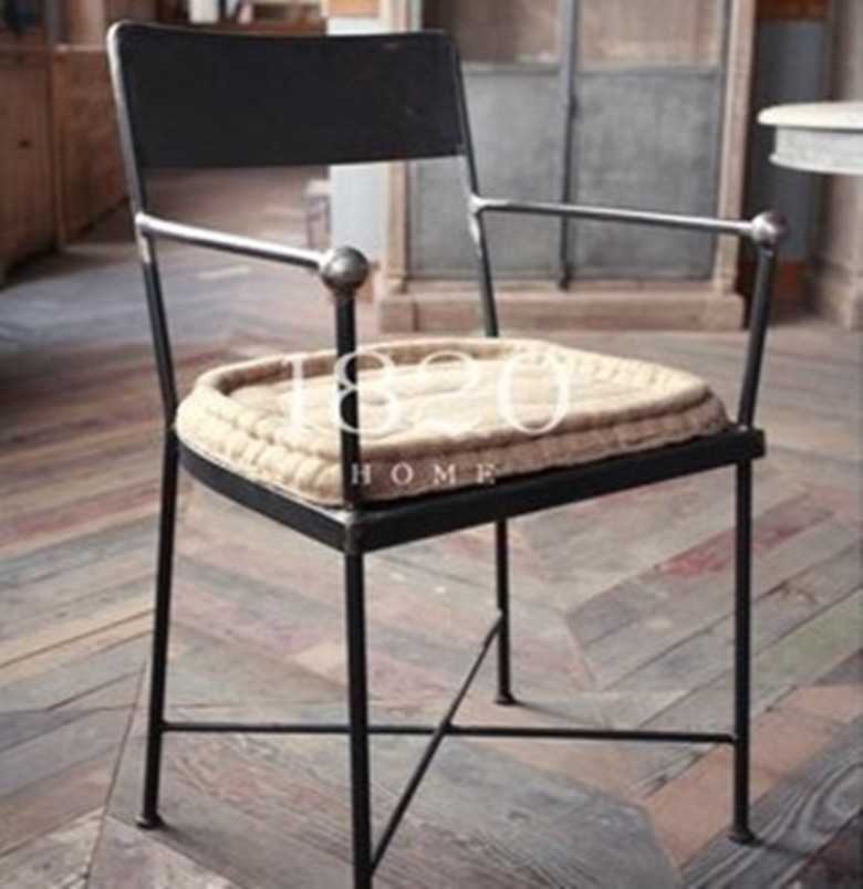 Стулья в стиле «лофт» (38 фото): металлические стулья из труб с эффектом состаривания «винтаж», размеры мебели на каркасе из металла