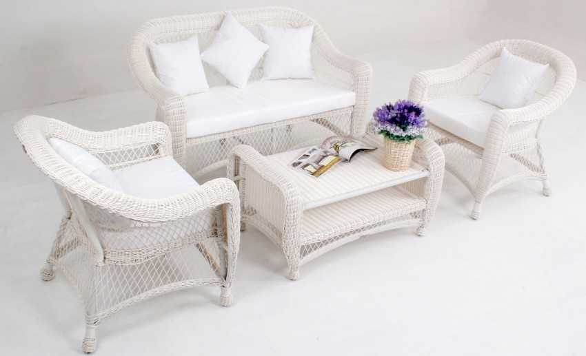Кресла плетеные для дома белые