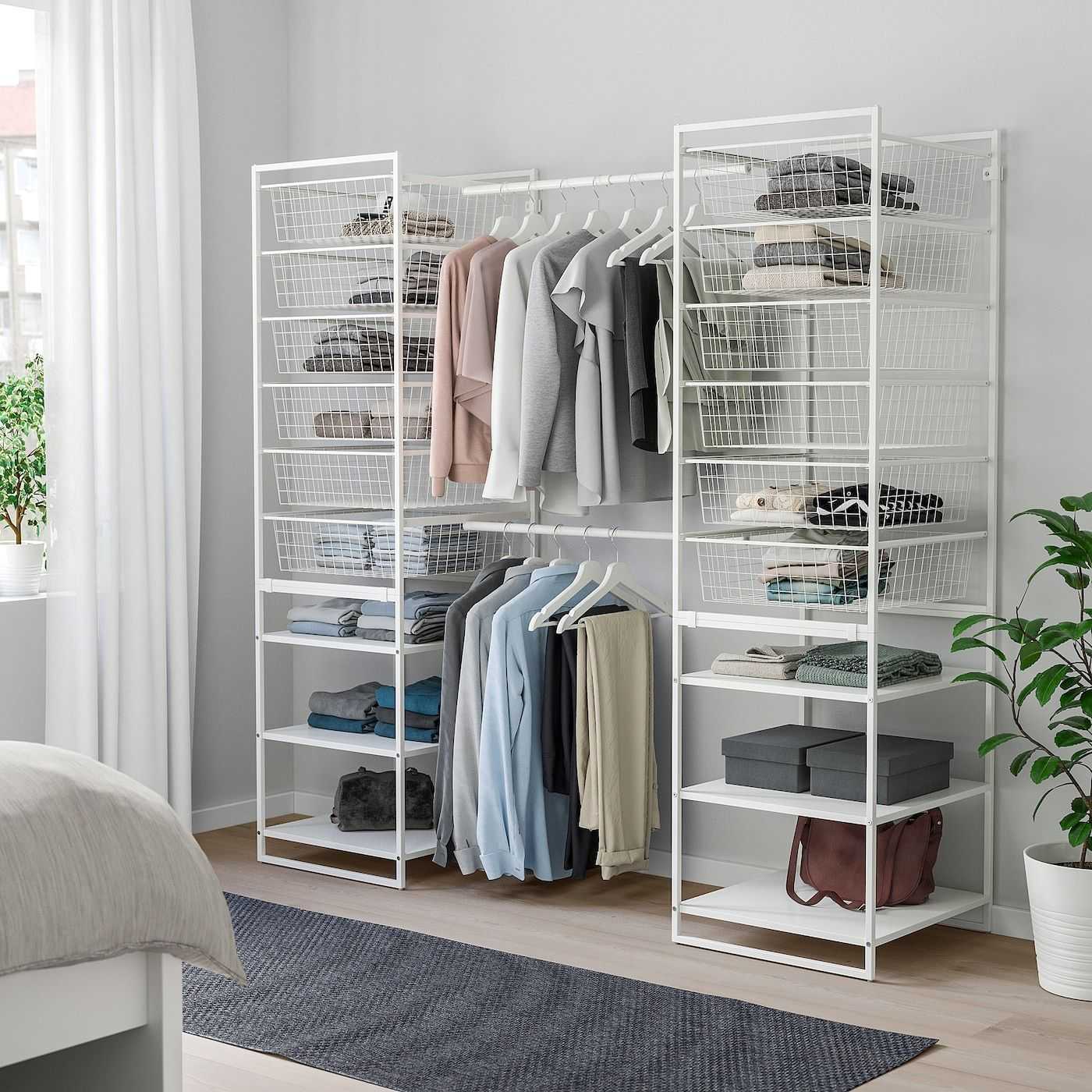 Советы по выбору и размещению стеллажей для гардеробных в квартирах