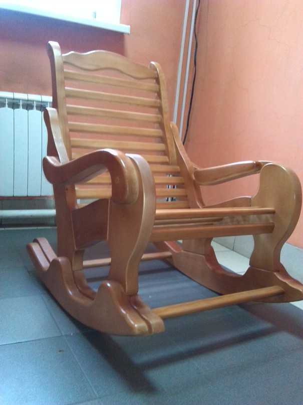 Дизайнерские кресла-качалки из дерева