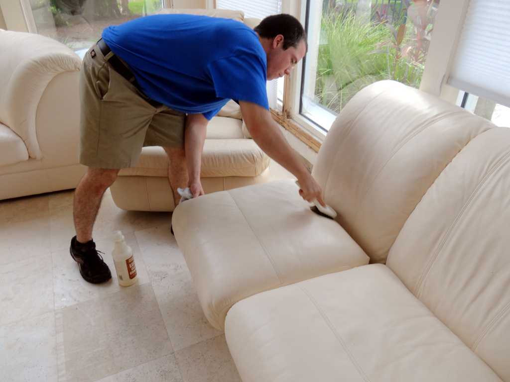Как почистить диван из ткани от пятен и грязи в домашних условиях без разводов