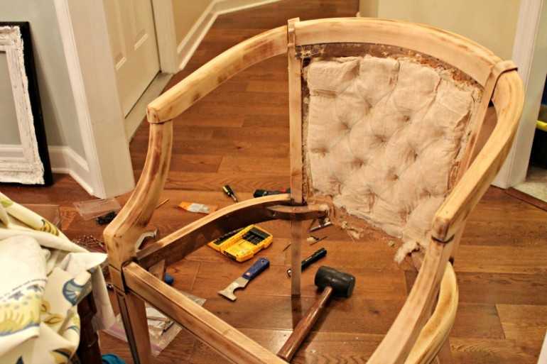 Как перетянуть старое кресло своими руками – пошаговая инструкция с фото