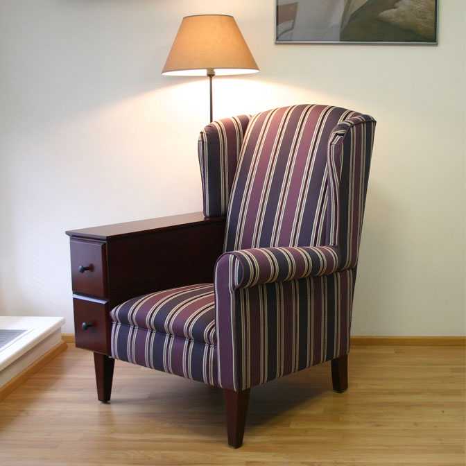 Кресла для отдыха с высокой спинкой и подлокотниками