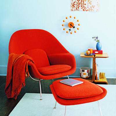Красное кресло — красная мебель в интерьере, с жучками