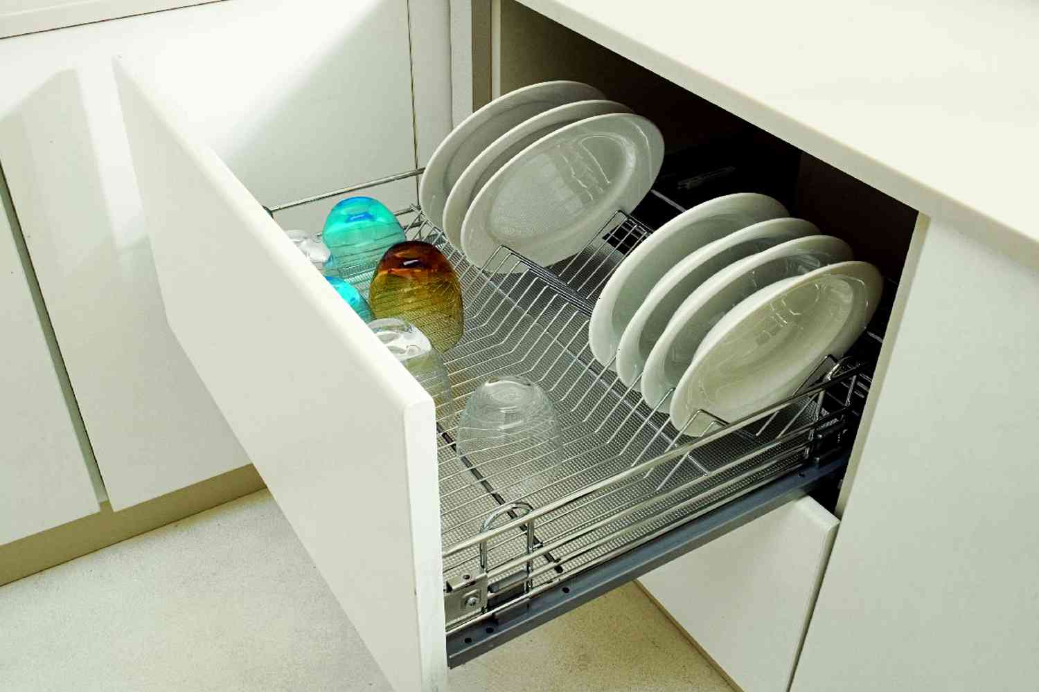 Сушилка для посуды в шкафу: как собрать?