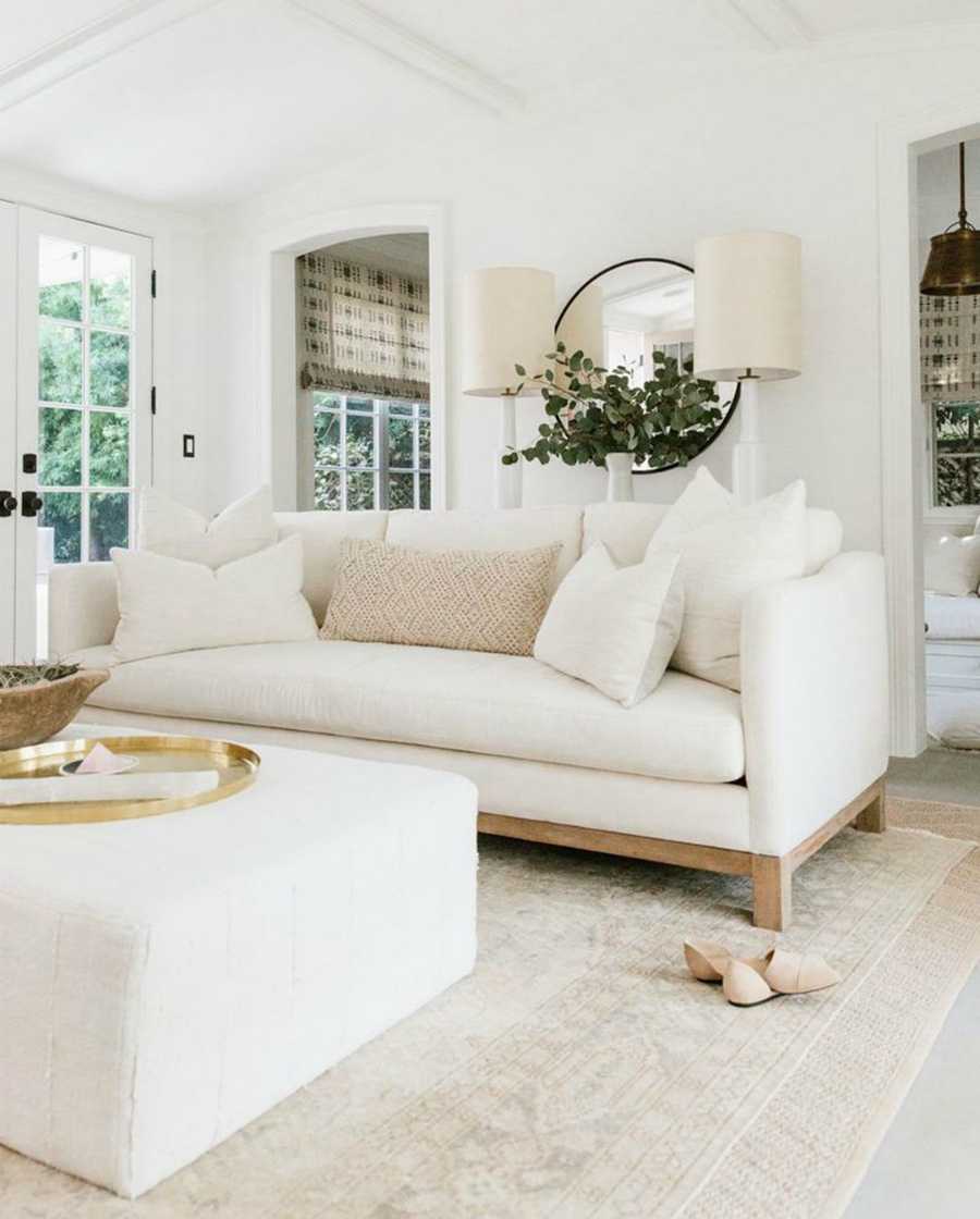 Белая квартира: дизайн с мебелью для разных помещений, примеры с фото