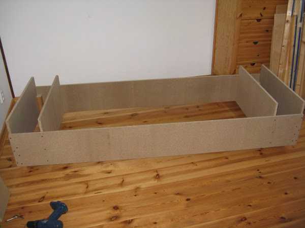 Как сделать деревянную кровать в домашних условиях