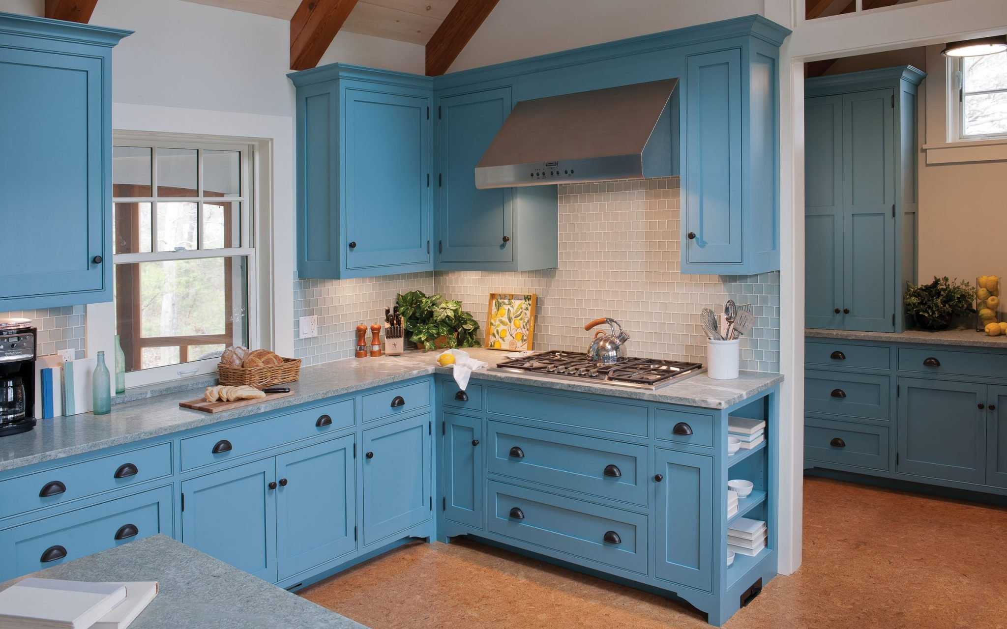 Цвета кухни в стиле прованс (44 фото): особенности голубых и зеленых, светлых изумрудных, синих и оливковых, фисташковых и серых кухонь
