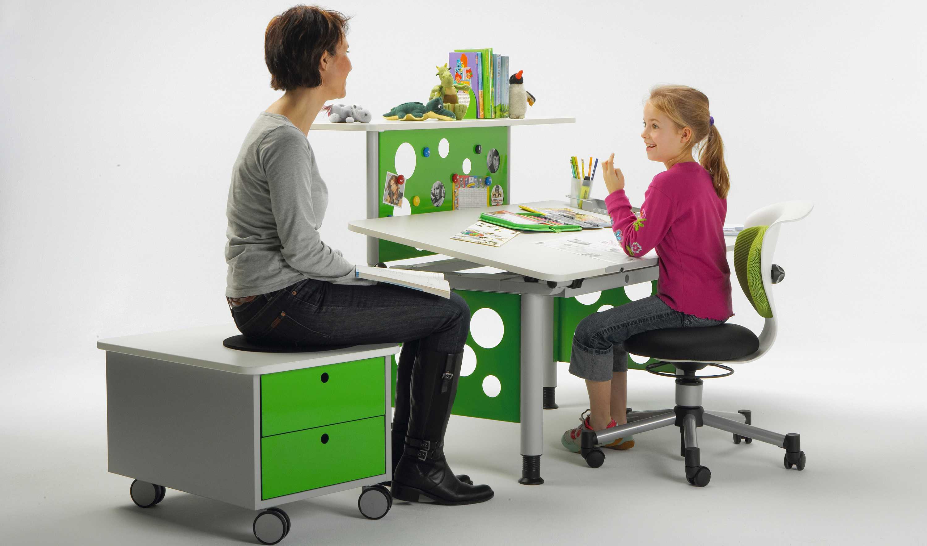 Как выбрать письменный стол для ребенка. стол для школьника
