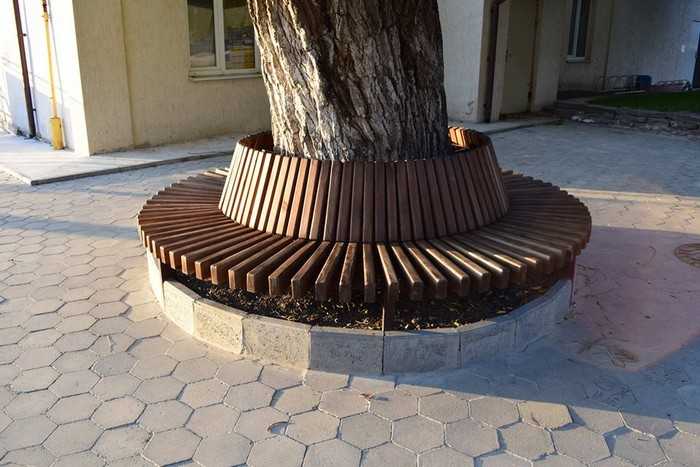 Как сделать оригинальную скамейку вокруг дерева