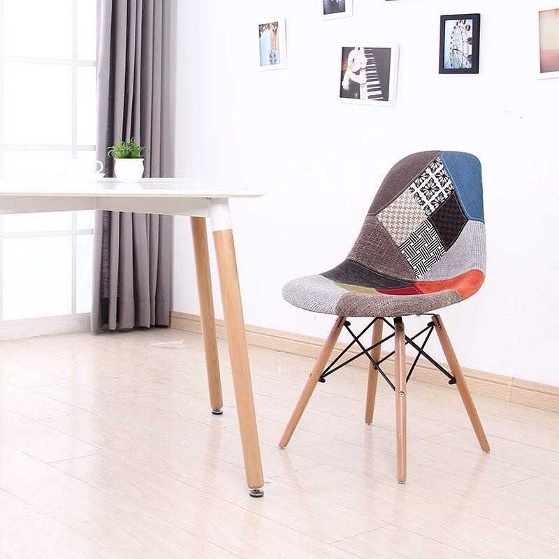 Дизайнерские стулья eames в интерьере