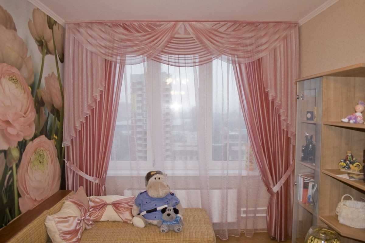 Шторы в детскую комнату для мальчика (51 фото): красивые занавески из фетра в спальню, короткие фотошторы на окна для малышей от 3 лет