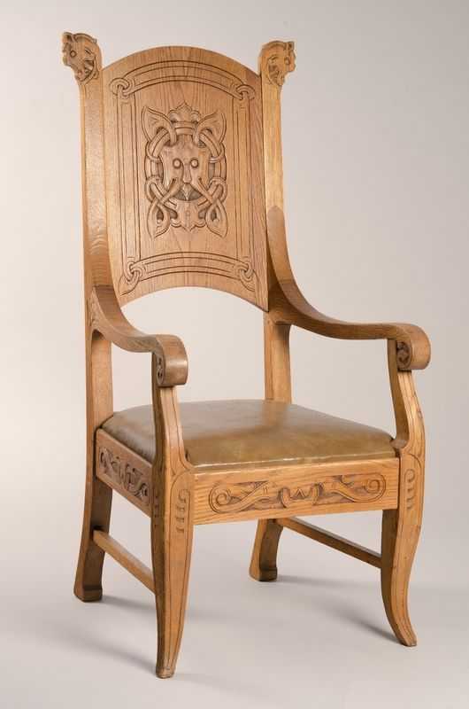 Деревянный стул — фото и фотографии