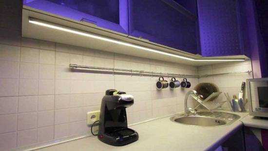 Накладные светодиодные светильники для кухни под шкафы: кухонная .
