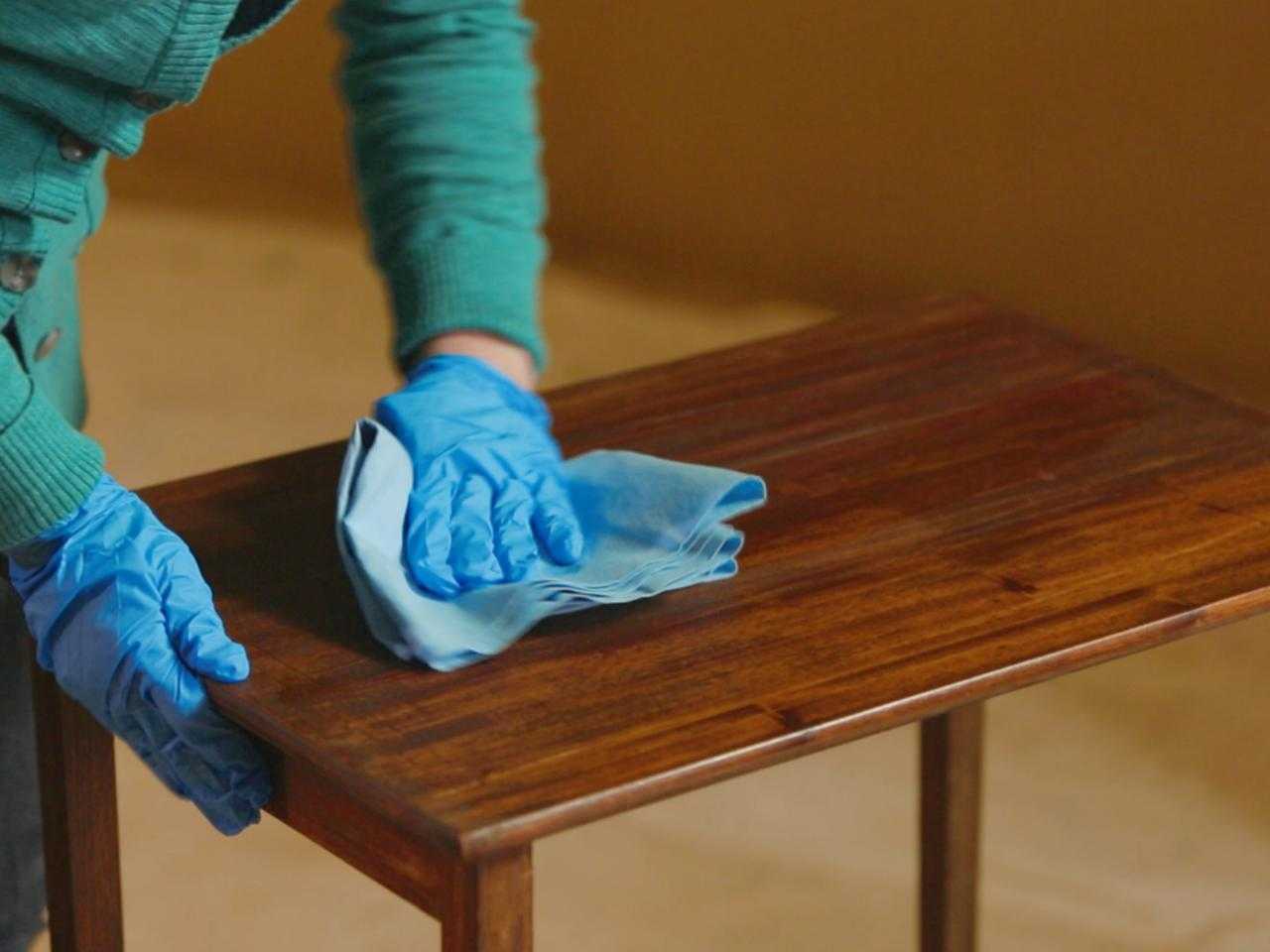 Как убрать царапины с мебели своими руками: обзор средств и методов