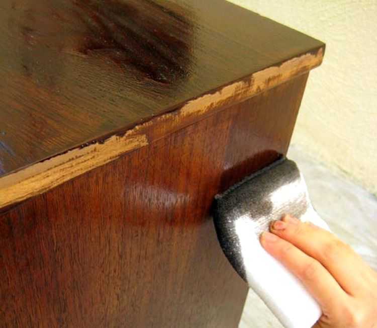 Как покрасить лакированную мебель: без снятия лака, своими руками, без ошибок