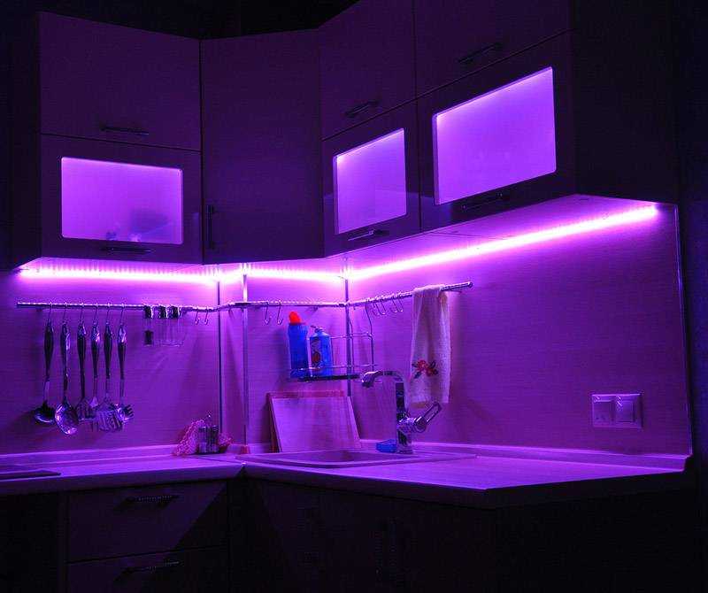 Накладные светодиодные светильники для кухни под шкафы: кухонная .