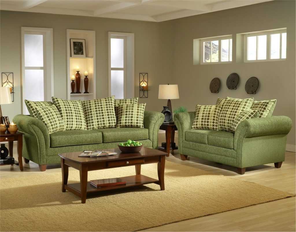 Оливковый цвет в интерьере гостиной, оливковые стены или фон, яркий декор, сочетание зеленого с другими оттенками в спальне