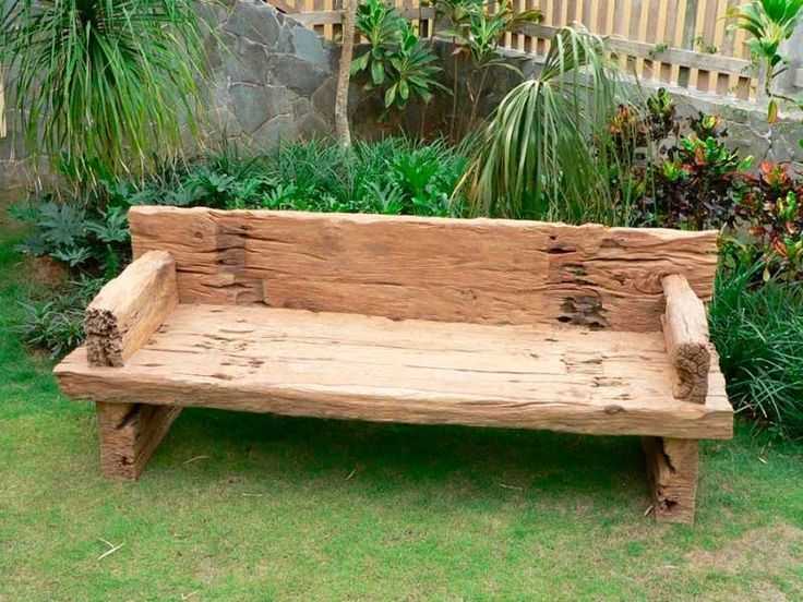 Садовая скамейка как декоративный элемент сада