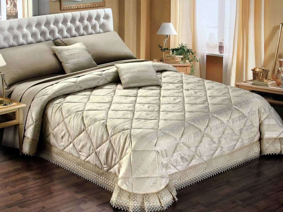 Как выбрать покрывало на кровать в спальню правильно – все секреты выбора покрывала и оформления кровати