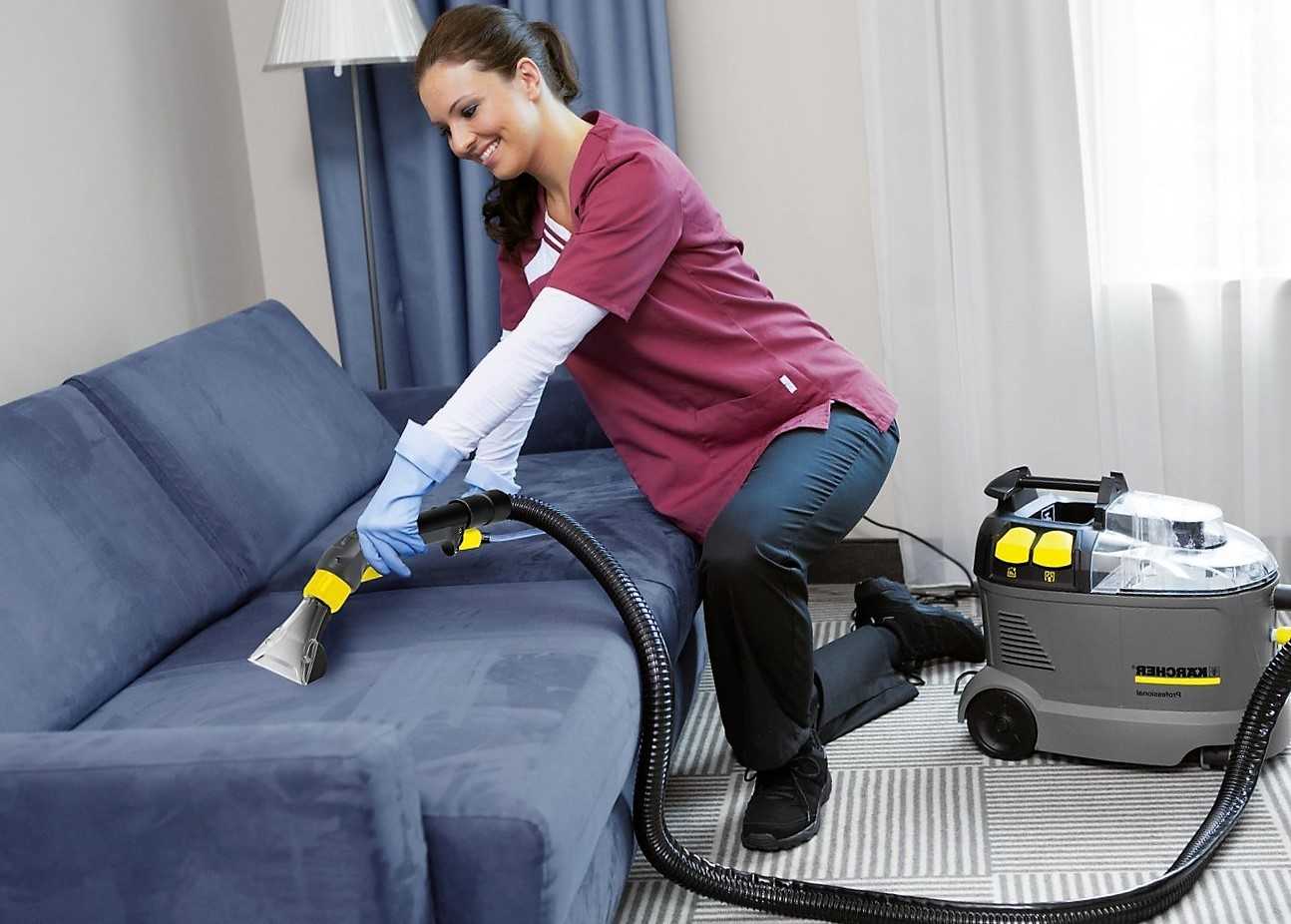 Что нужно сделать, чтобы почистить диван от пятен и разводов в домашних условиях: советы по выведению