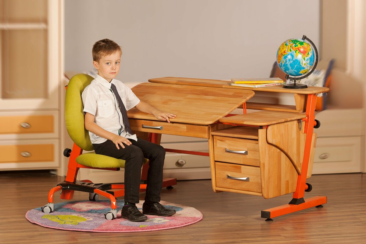 Выбор письменного стола для школьника, параметры  письменного стола для ребенка