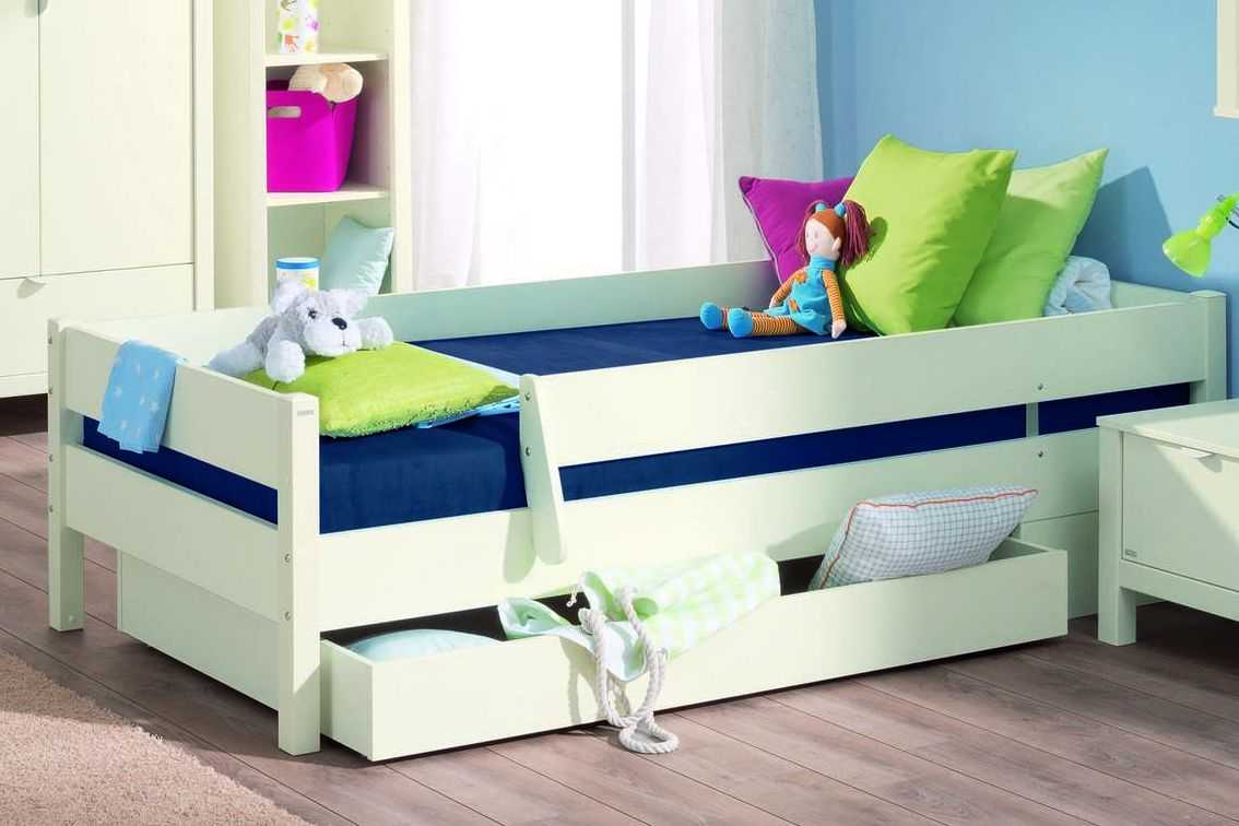 Кровать для ребенка от 2 лет с бортиками для девочек и мальчиков