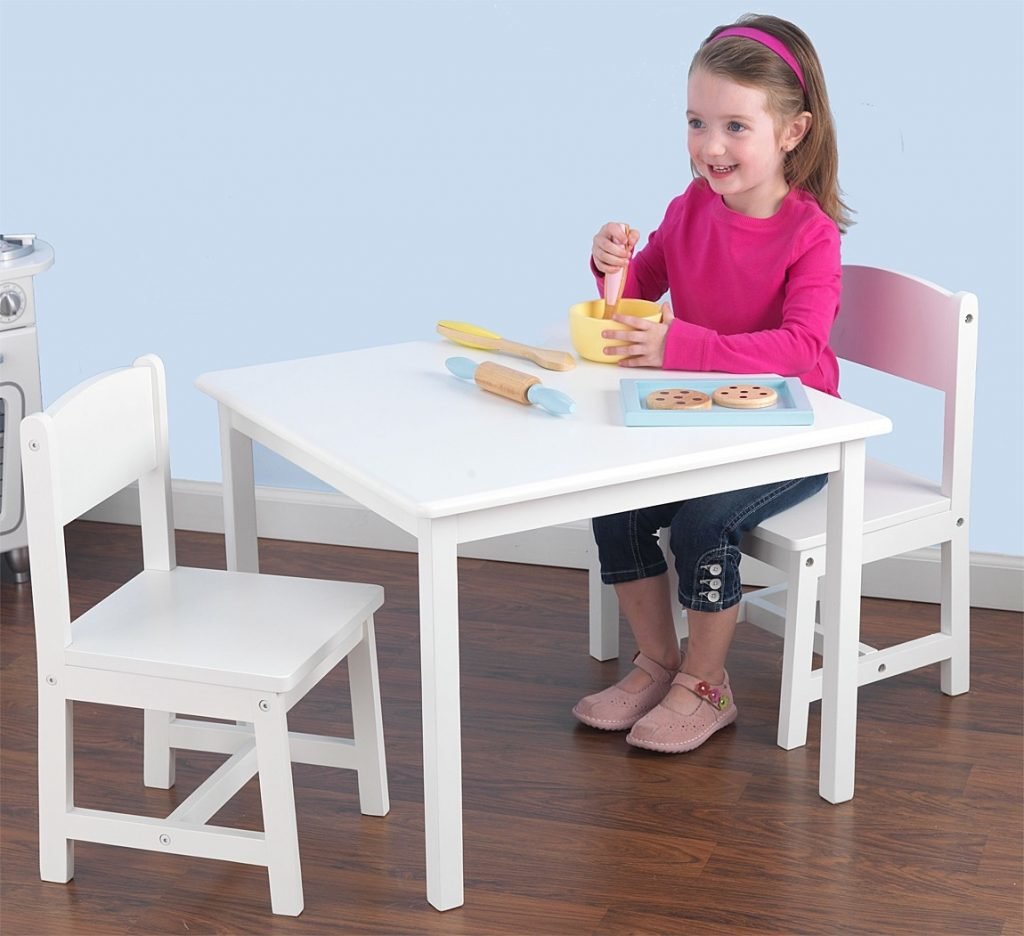 Как выбрать стол и стульчик для ребенка?