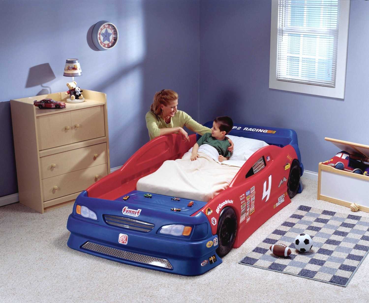 Кровать для мальчика в виде машины