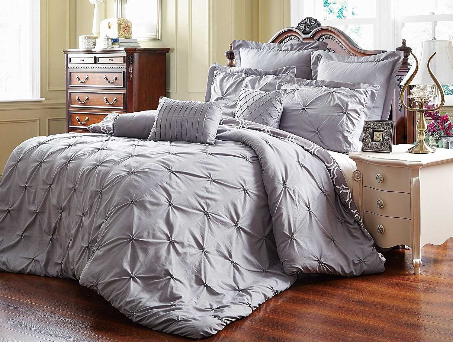 Постель постелька. Apollo Bedding одеяло. Apollo Bedding постельное белье. Красиво заправленная кровать. Покрывало на кровать.