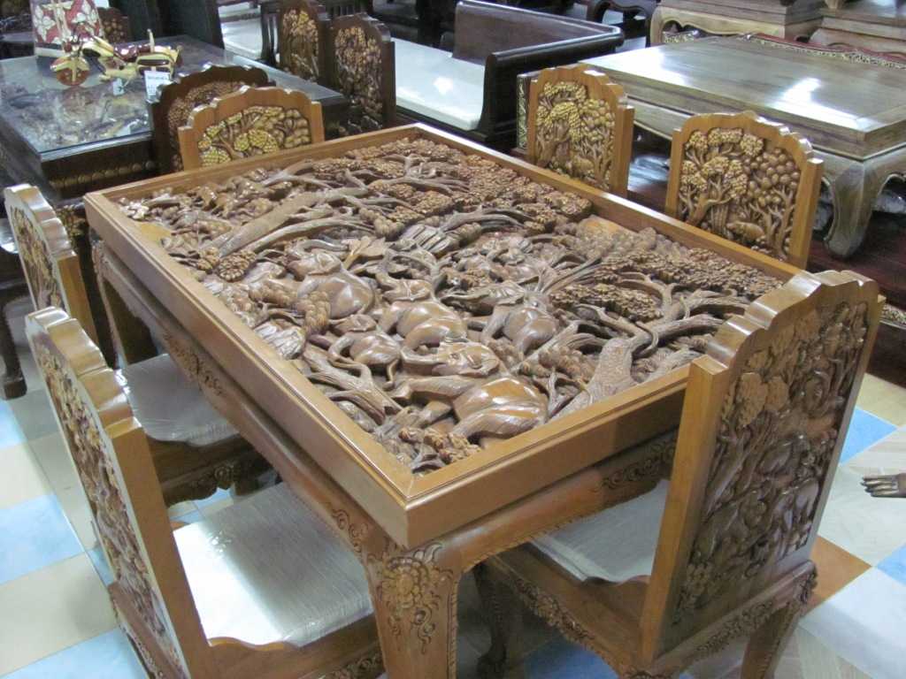 Резная мебель (55 фото): виды резьбы на мебели ручной работы из дерева, резной декор на ножках и деревянных фасадах мебели
