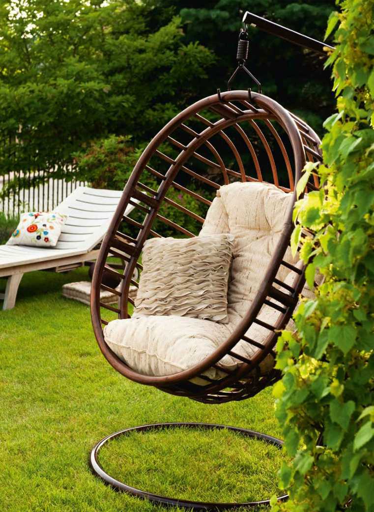 Подвесные садовые кресла: особенности и выбор