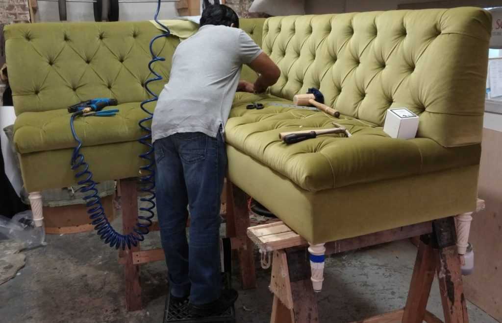 Как восстановить старый диван?