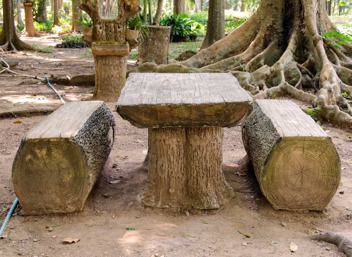 Мебель из коряг веток пней корней деревьев для сада своими руками, изготовление и обработка декора из спилов, дизайн дачной обстановки