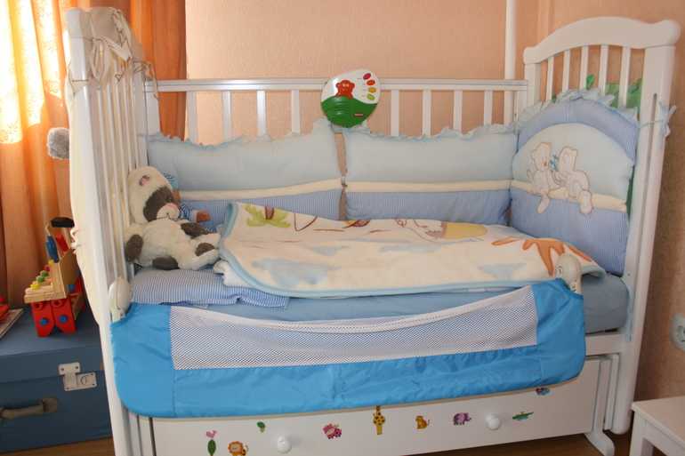 Материалы для детских кроватей: изучаем детально