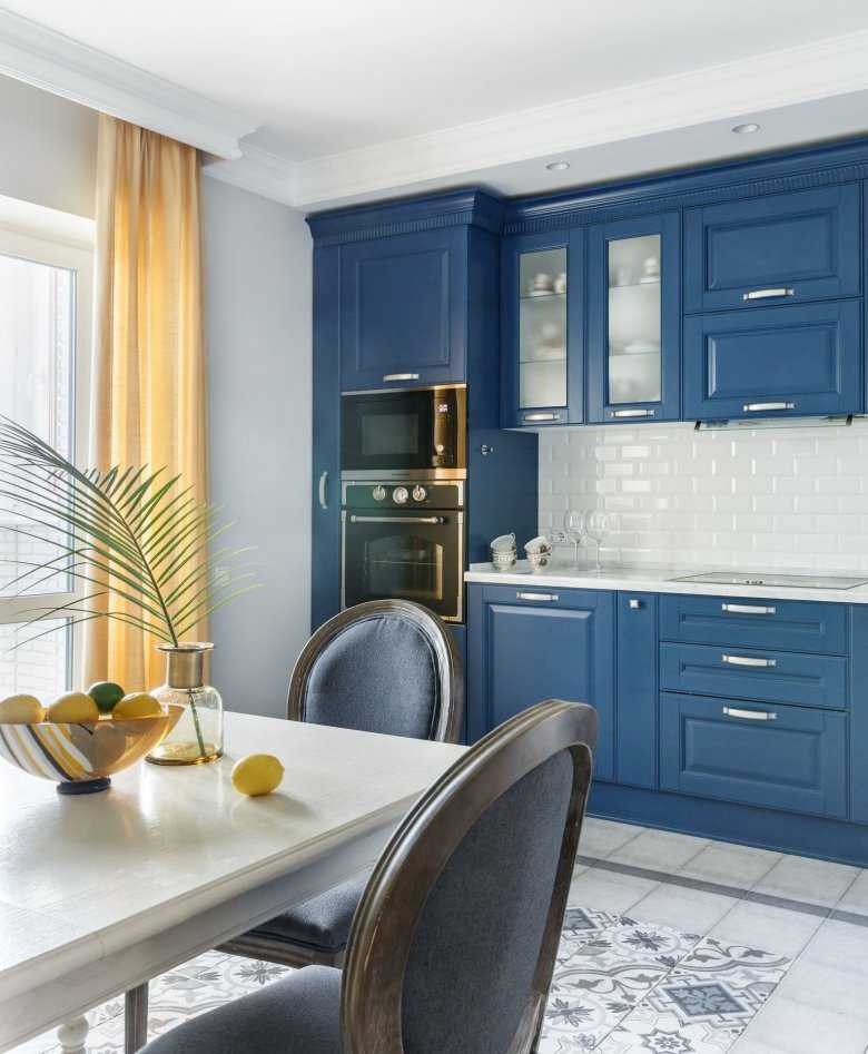 Голубая кухня (82 фото): с какими цветами сочетается в интерьере голубой кухонный гарнитур? дизайн кухни в светло-голубых и темно-голубых тонах