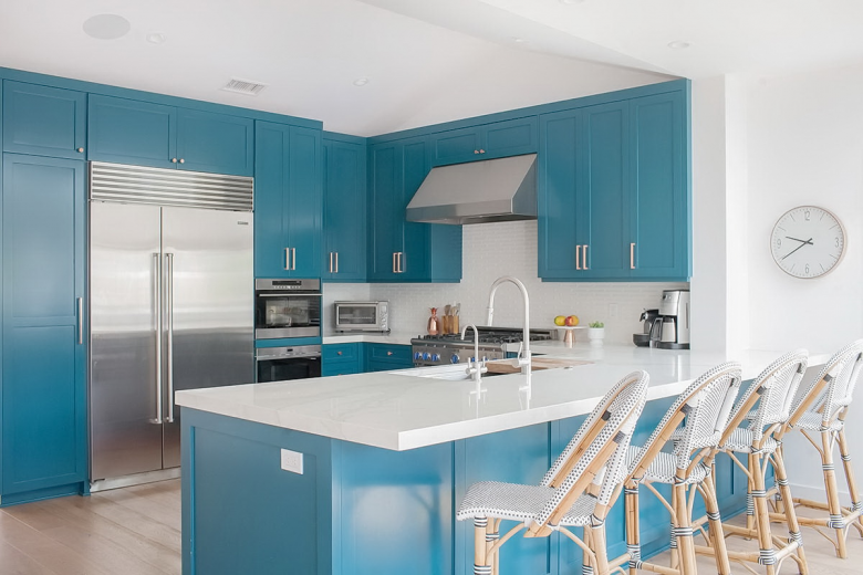 Кухня в голубом цвете: освежающий интерьер | ivybush
