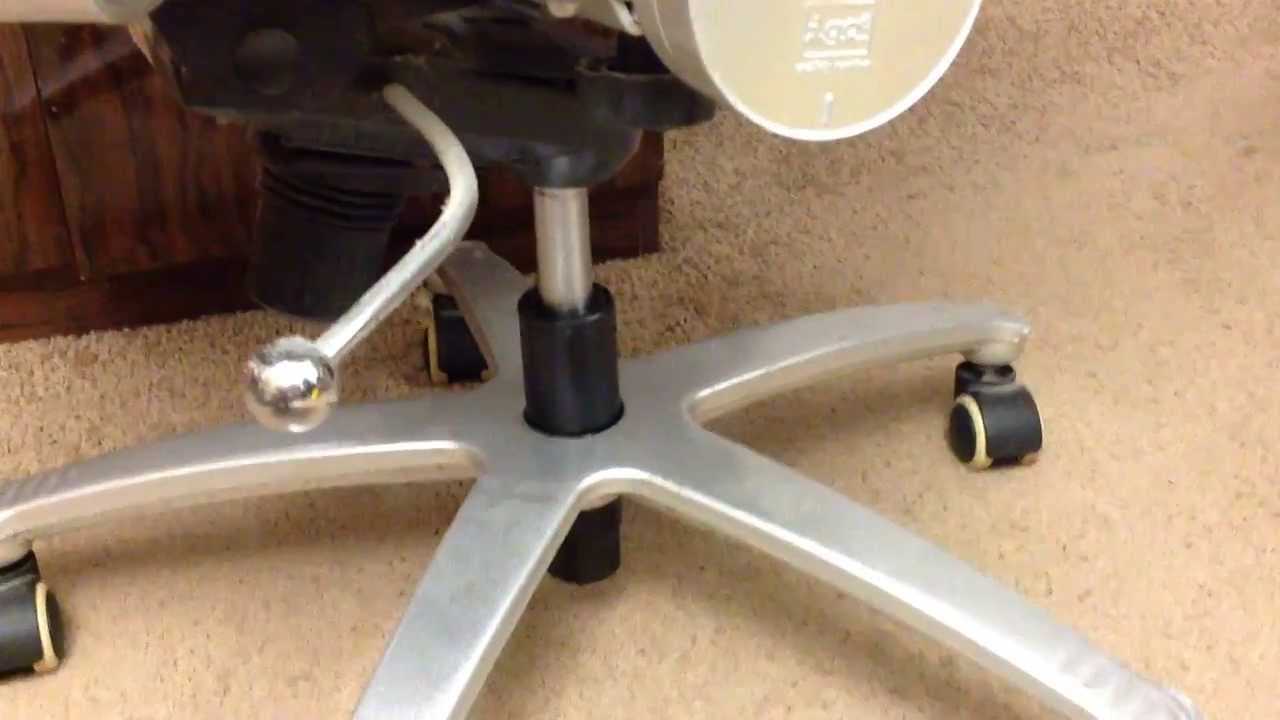 Как снять колеса с офисного кресла, подробная инструкция