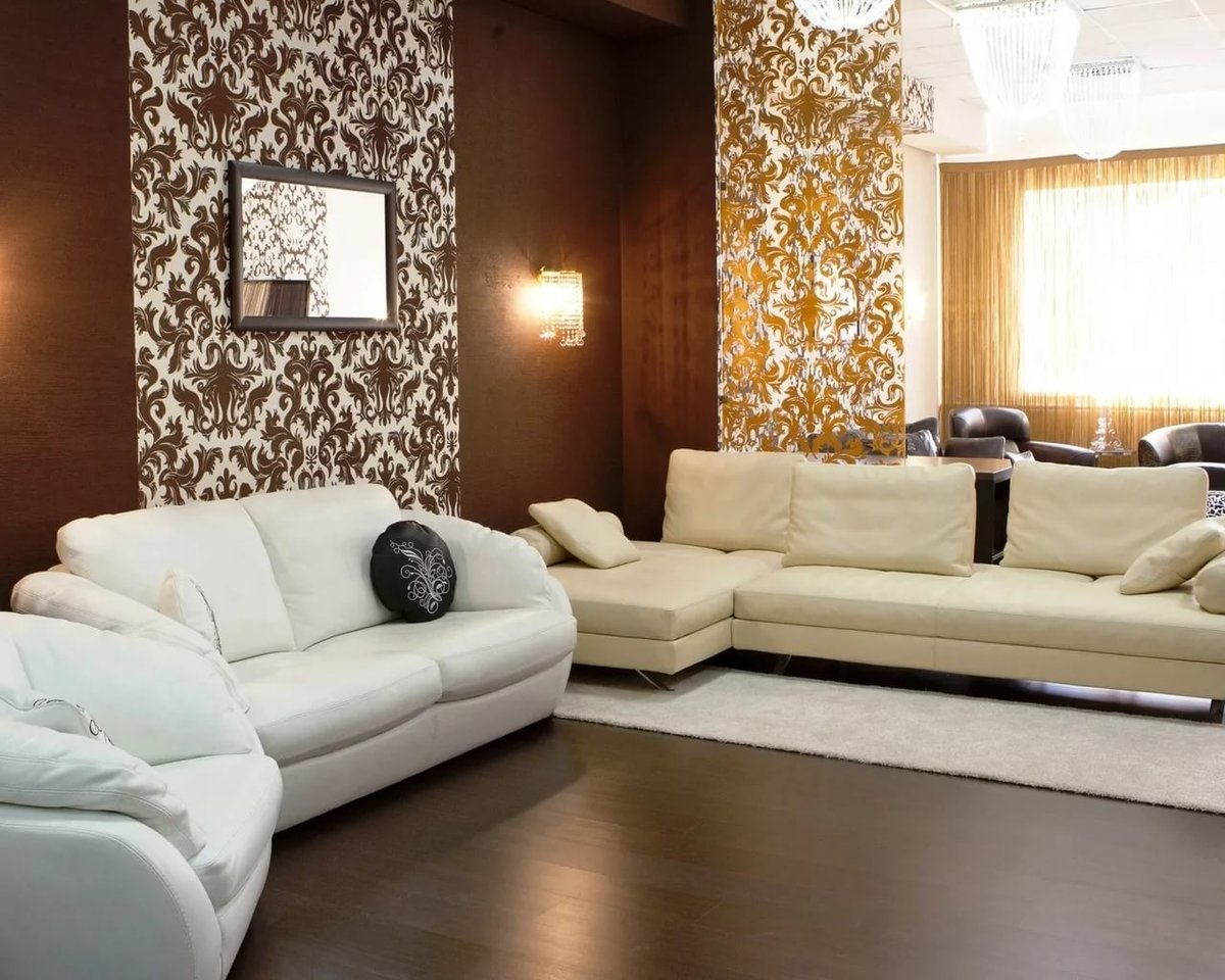 Желтый диван в гостиной, или как сделать ее интерьер ярким и уютным