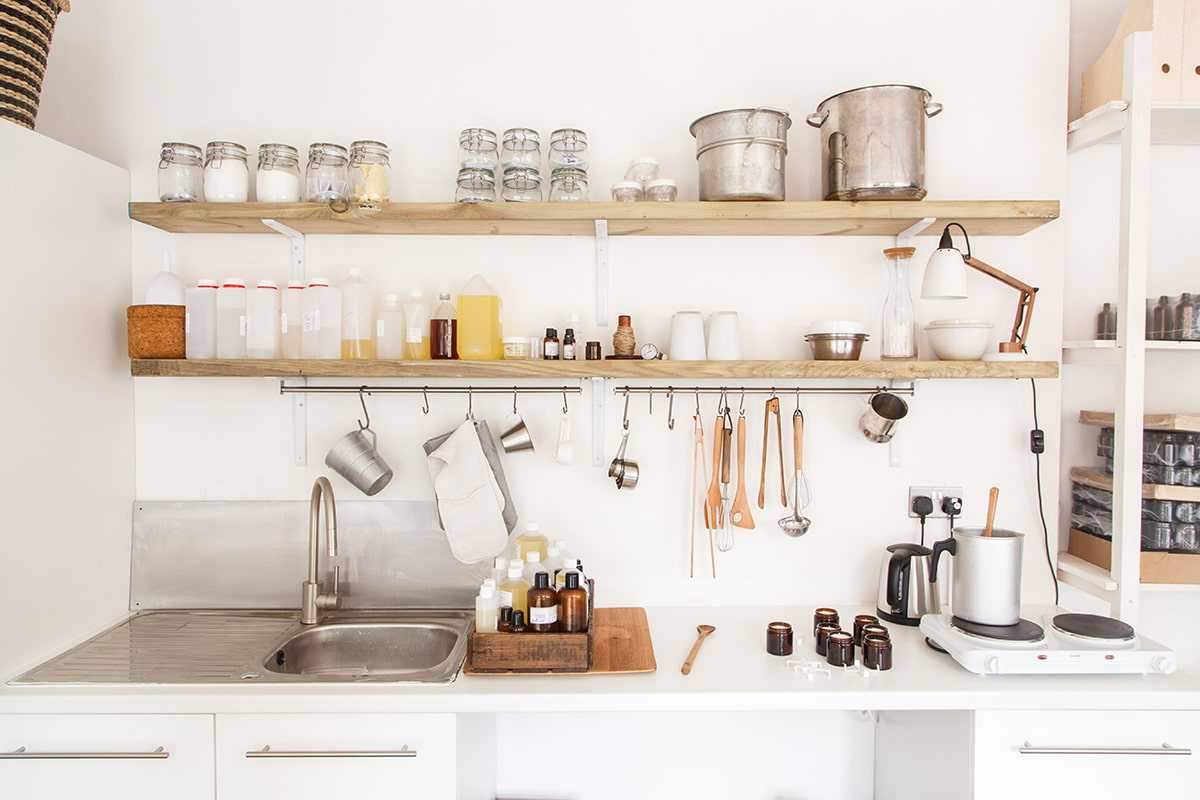Самодельные полки для кухни – стильно, удобно, легко