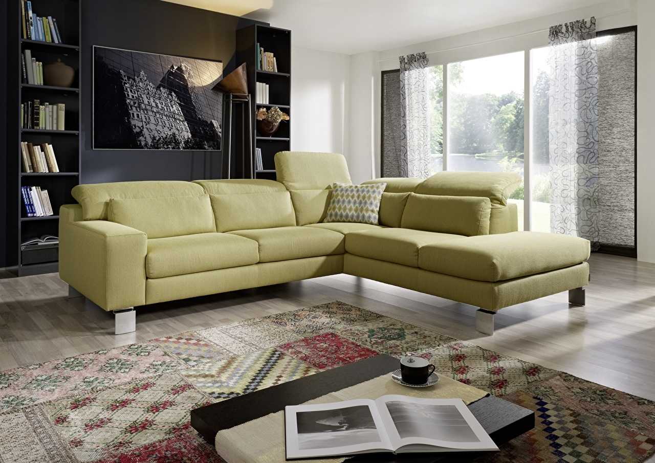 Интересные виды моделей угловых диванов для гостиной